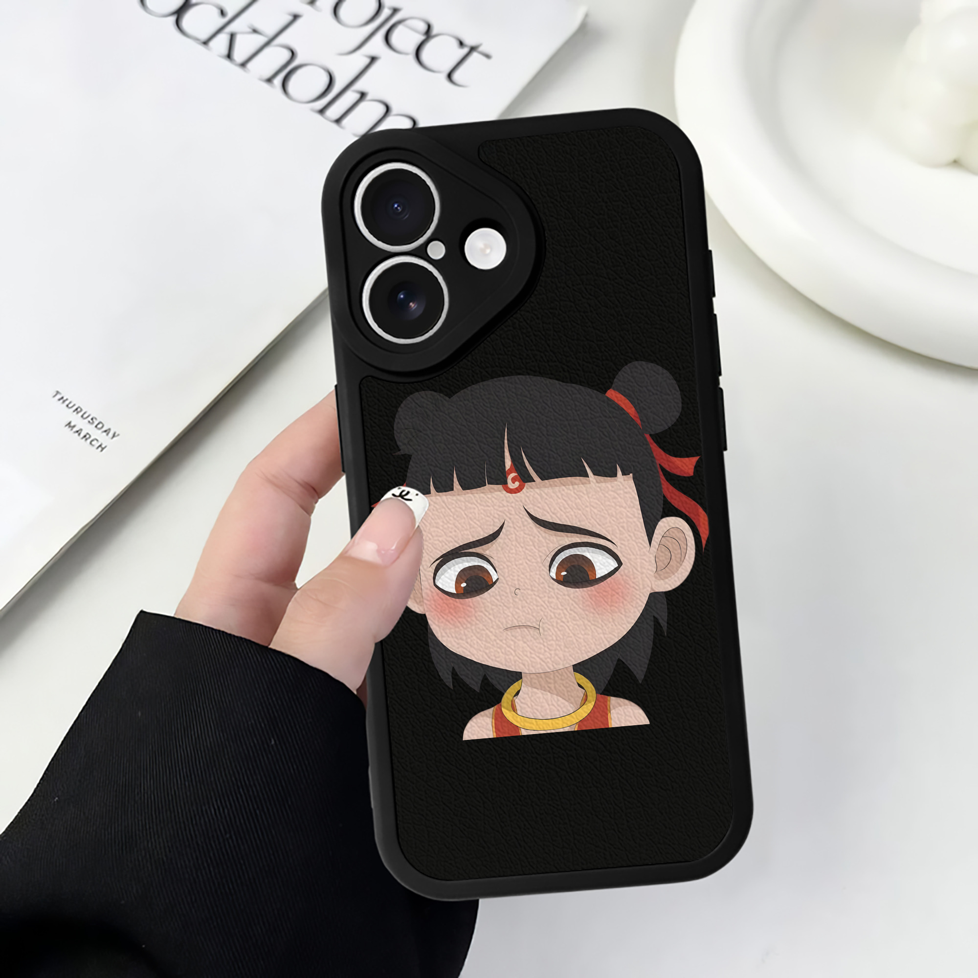 （画像用） Ne Zha 2 ナタ 魔童の大暴れ 【iPhone 16シリーズ対応】シリコンスマホケース（レザー調） 材質：シリコン